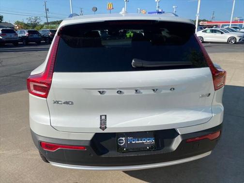 2025 Volvo XC40 B5 Plus Bright Theme