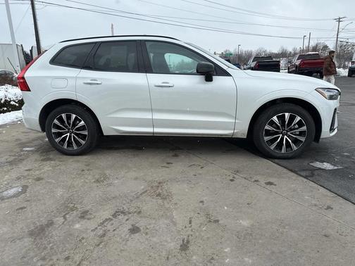 2025 Volvo XC60 B5 Core