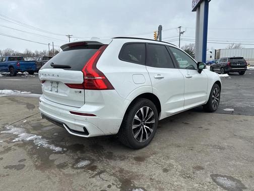 2025 Volvo XC60 B5 Core