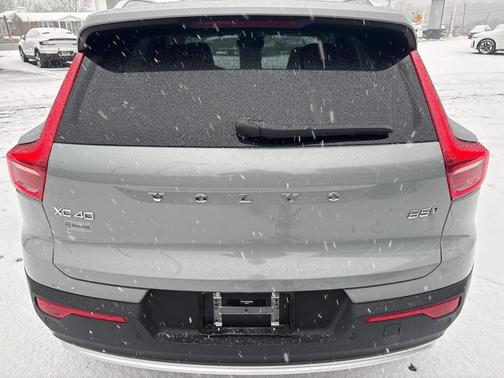 2025 Volvo XC40 B5 Plus Bright Theme