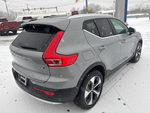 2025 Volvo XC40 B5 Plus Bright Theme