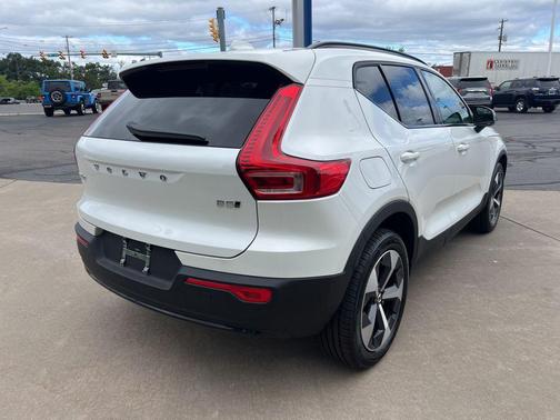 2026 Volvo XC40 B5 Plus