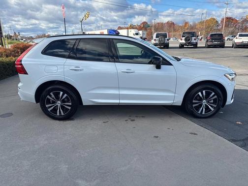 2025 Volvo XC60 B5 Core