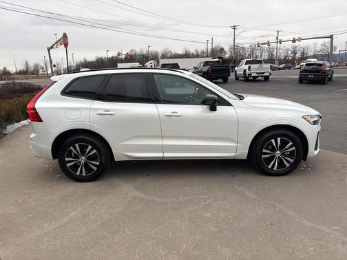 2025 Volvo XC60 B5 Core