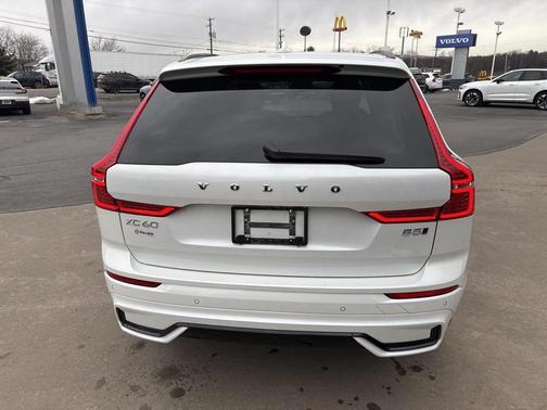 2025 Volvo XC60 B5 Core