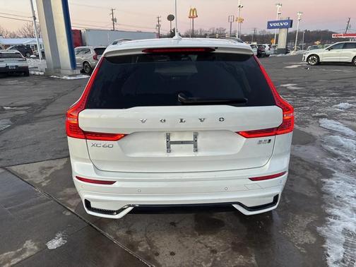 2025 Volvo XC60 B5 Core