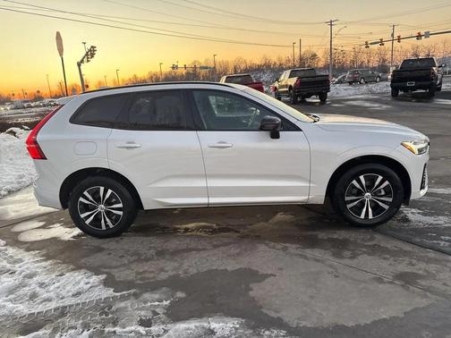 2025 Volvo XC60 B5 Core