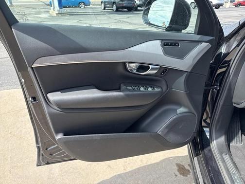 2025 Volvo XC90 B5 Core