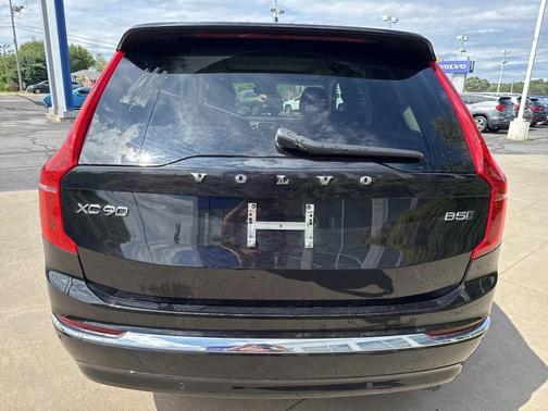 2025 Volvo XC90 B5 Core