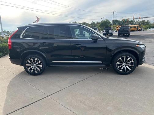 2025 Volvo XC90 B5 Core