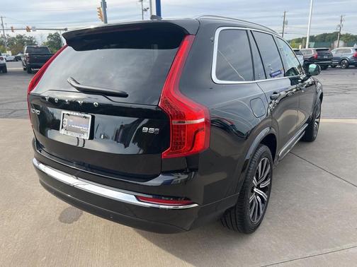 2025 Volvo XC90 B5 Core
