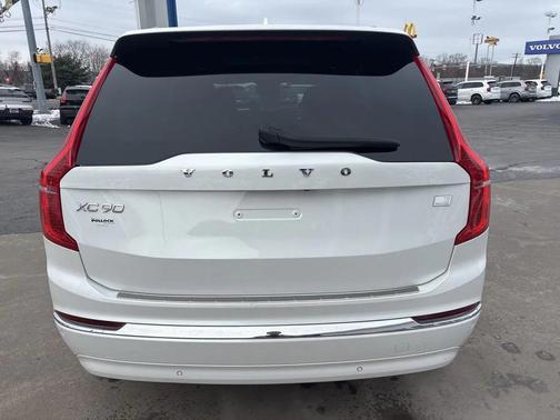 2024 Volvo XC90 Recharge Plug-In Hybrid T8 Ultimate Bright Theme 7-Seater