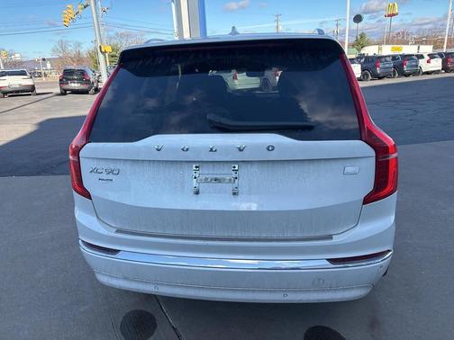 2024 Volvo XC90 Recharge Plug-In Hybrid T8 Ultimate Bright Theme 7-Seater