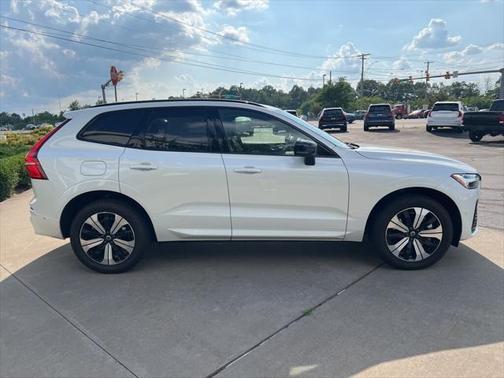 2025 Volvo XC60 Plug-In Hybrid T8 Plus