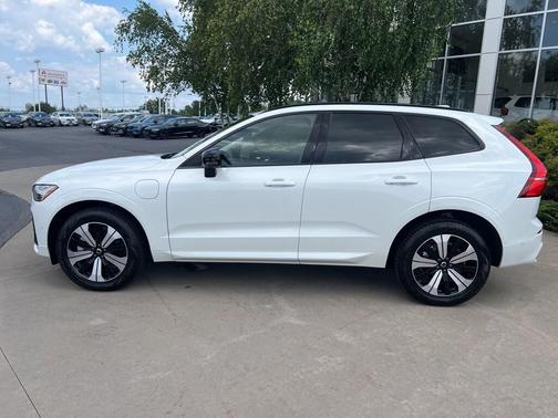 2025 Volvo XC60 Plug-In Hybrid T8 Plus