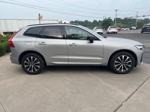 2025 Volvo XC60 Plus