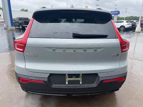 2025 Volvo XC40 B5 Plus Dark Theme