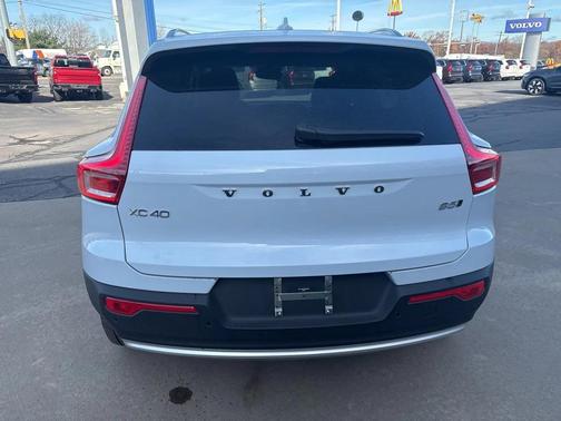 2025 Volvo XC40 B5 Plus Bright Theme