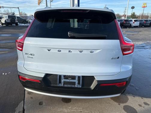 2025 Volvo XC40 B5 Plus Bright Theme