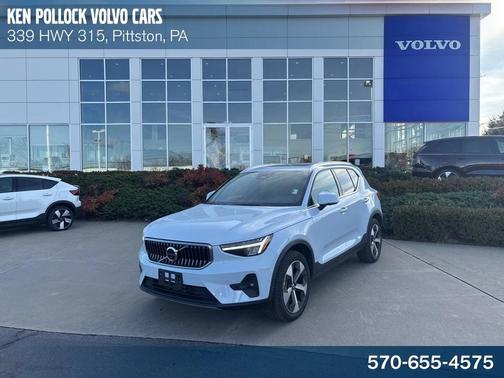 2025 Volvo XC40 B5 Plus Bright Theme
