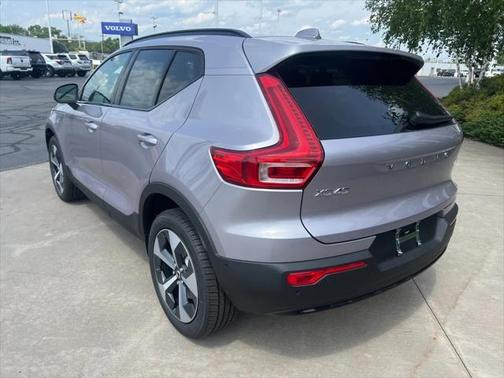 2026 Volvo XC40 B5 Plus