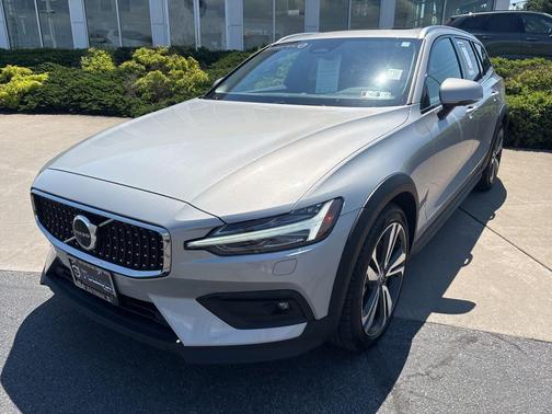 Silver Dawn Metallic 2025 Volvo V60 Cross Country Plus, B5 AWD Gas (mild hybrid)