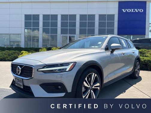 Silver Dawn Metallic 2025 Volvo V60 Cross Country Plus, B5 AWD Gas (mild hybrid)