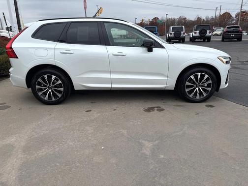 2025 Volvo XC60 B5 Plus