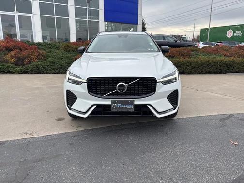 2025 Volvo XC60 B5 Plus