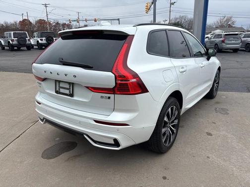 2025 Volvo XC60 B5 Plus