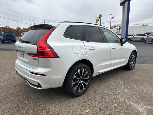 2025 Volvo XC60 B5 Plus