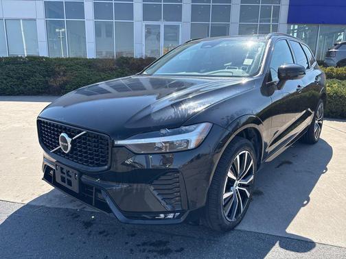 Onyx Black Metallic 2025 Volvo XC60 B5 Plus