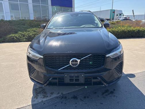 Onyx Black Metallic 2025 Volvo XC60 B5 Plus