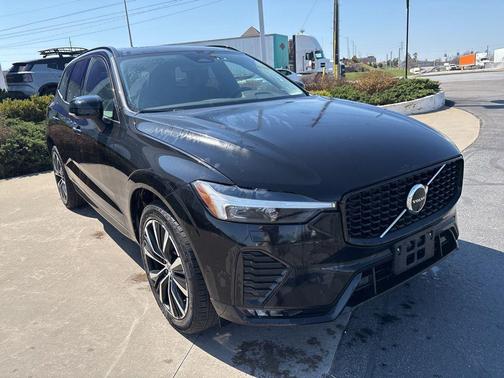 Onyx Black Metallic 2025 Volvo XC60 B5 Plus