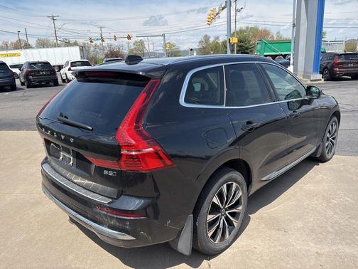 Onyx Black Metallic 2023 Volvo XC60 B5 Plus Bright Theme