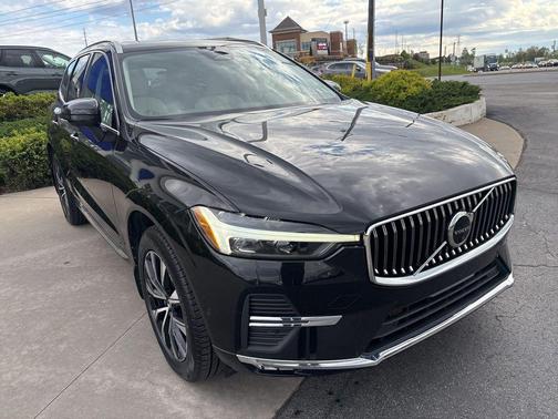 Onyx Black Metallic 2023 Volvo XC60 B5 Plus Bright Theme