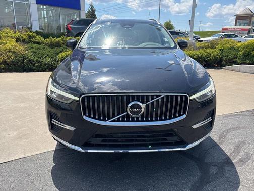 Onyx Black Metallic 2023 Volvo XC60 B5 Plus Bright Theme