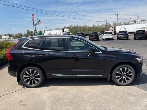 Onyx Black Metallic 2023 Volvo XC60 B5 Plus Bright Theme