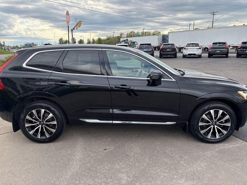 Onyx Black Metallic 2023 Volvo XC60 B5 Plus Bright Theme