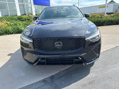 Onyx Black Metallic 2026 Volvo XC60 B5 Ultra Black Edition