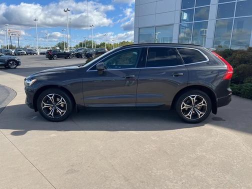 2022 Volvo XC60 B5 Momentum