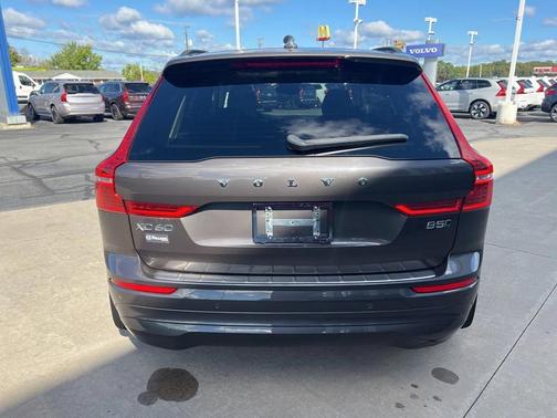 2022 Volvo XC60 B5 Momentum