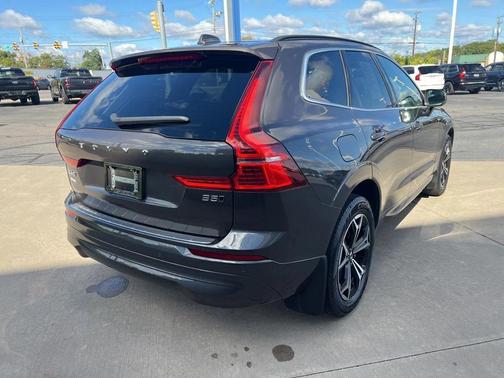2022 Volvo XC60 B5 Momentum