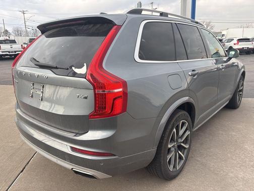 Gray Metallic 2019 Volvo XC90 T6 Momentum