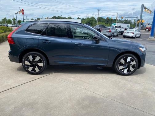 2025 Volvo XC60 Plug-In Hybrid Plus