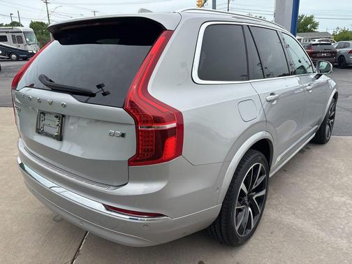 Silver Dawn Metallic 2023 Volvo XC90 B5 Plus