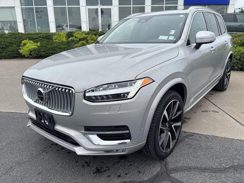 Silver Dawn Metallic 2023 Volvo XC90 B5 Plus
