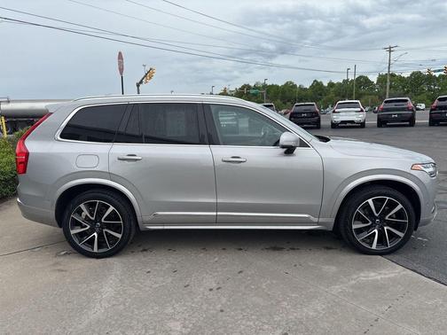 Silver Dawn Metallic 2023 Volvo XC90 B5 Plus