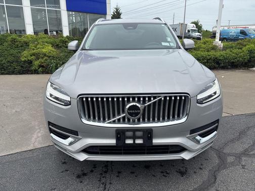Silver Dawn Metallic 2023 Volvo XC90 B5 Plus