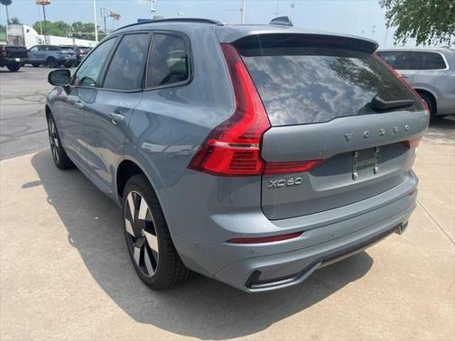 2024 Volvo XC60 Recharge Plug-In Hybrid T8 Plus Dark Theme